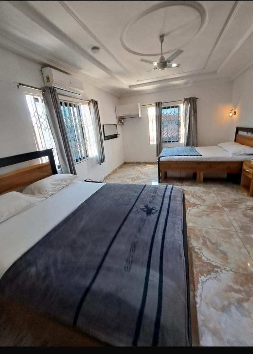 Baffour Apartments Adiebeba Kültér fotó