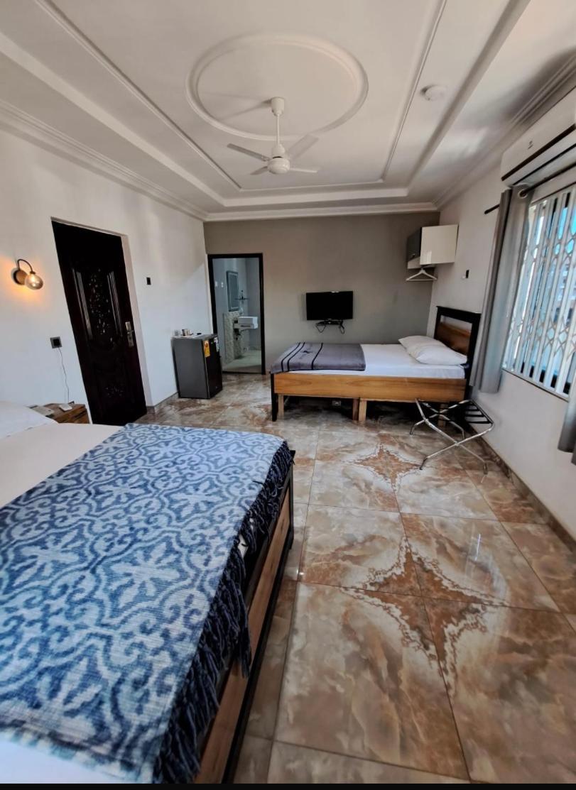 Baffour Apartments Adiebeba Kültér fotó